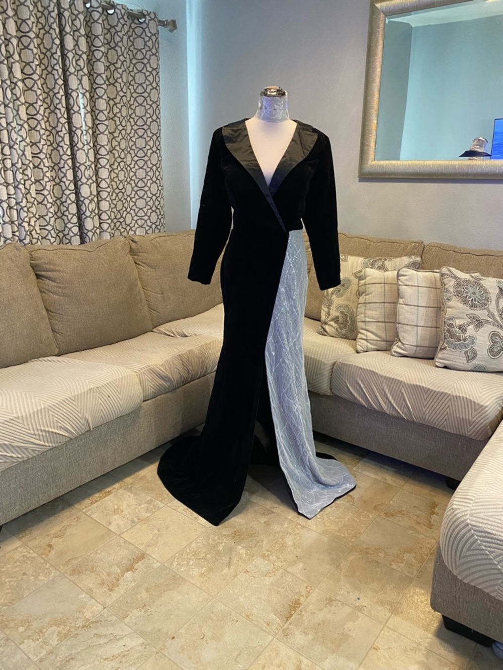 New Women 16W  elegant floor-length gown features a striking color-blocked